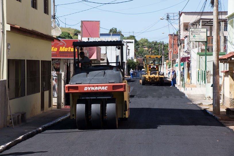 Ruas de Jucu recebem asfalto