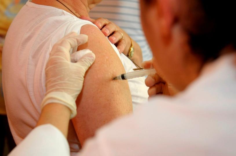 Vacinação contra gripe chega à área rural de Viana