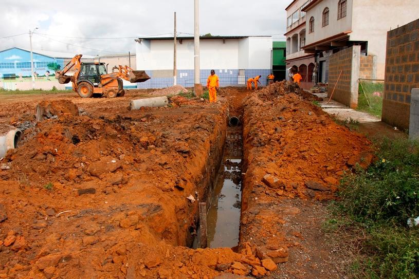 Começam obras de drenagem da Rua Santa Clara em Vila Bethânia