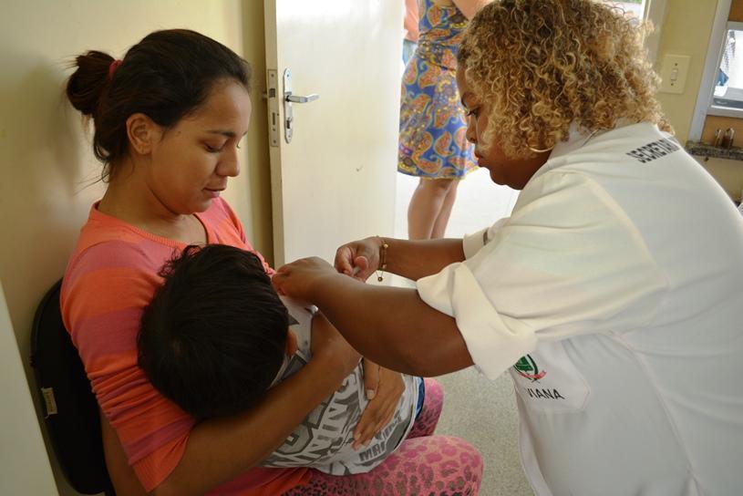 Mais de 230 crianças já foram vacinadas contra gripe nos CMEIs