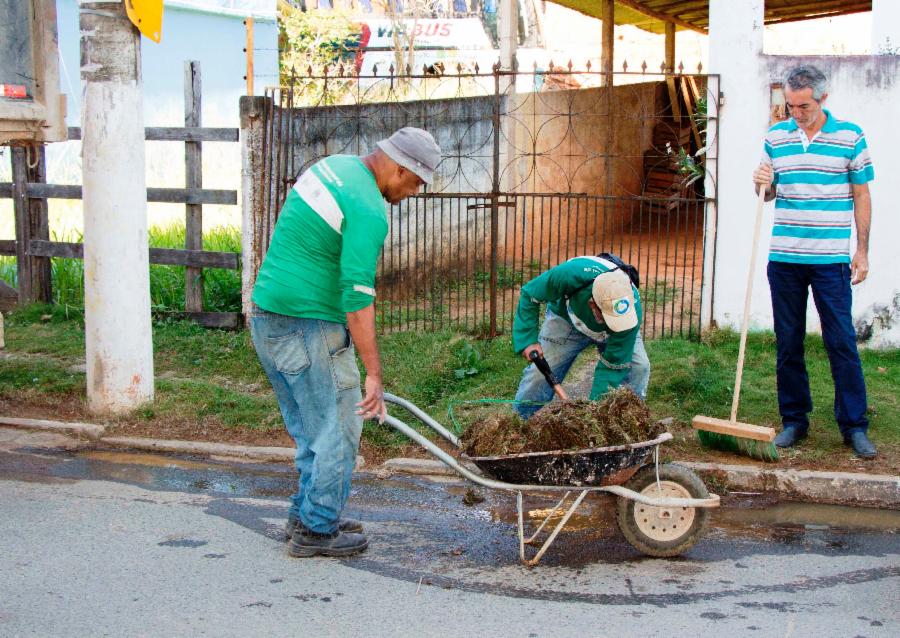 Mutirão leva diversos serviços de limpeza e infraestrutura para Bom Pastor