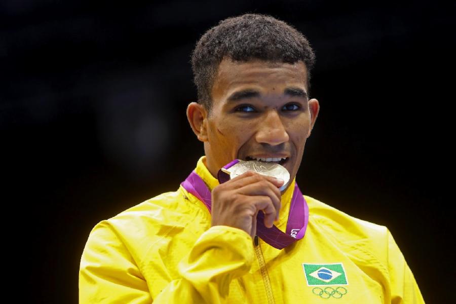 Atleta olímpico visita projeto de boxe de Bom Pastor