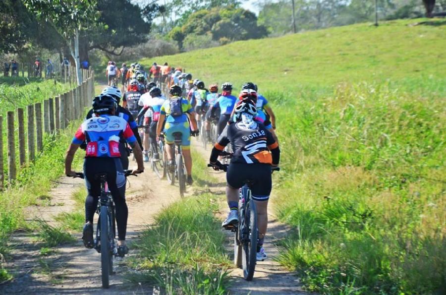 Mais de 500 ciclistas participam do 1º Passeio Viana Bike