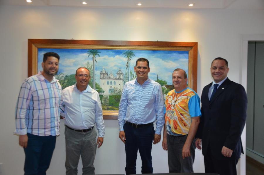 Prefeito recebe representantes da Mitra Arquidiocesana para traçar Regularização Fundiária de Araçatiba