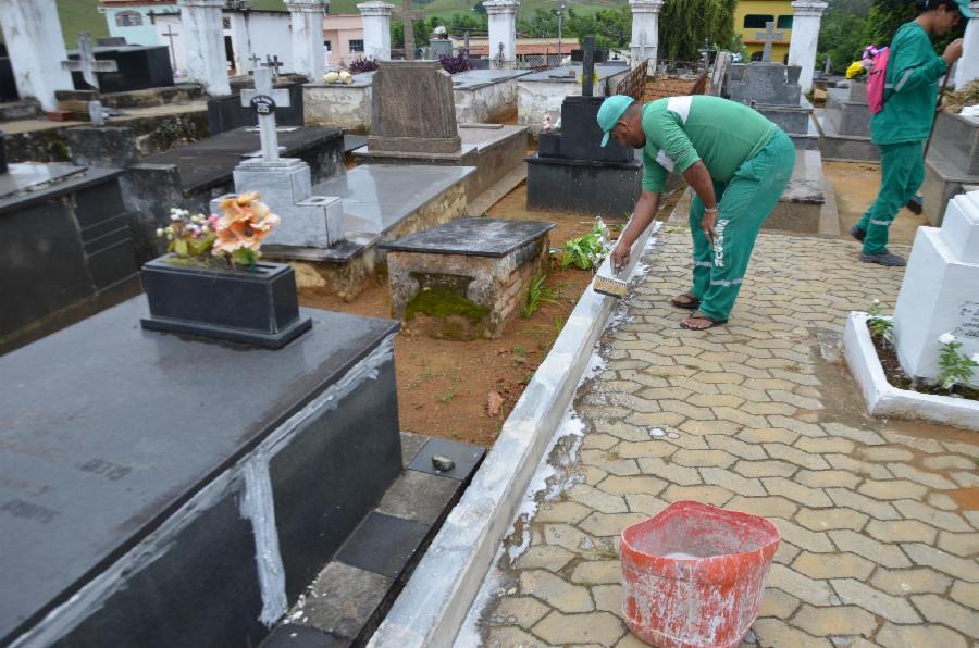Serviços Urbanos faz mutirão de limpeza nos cemitérios