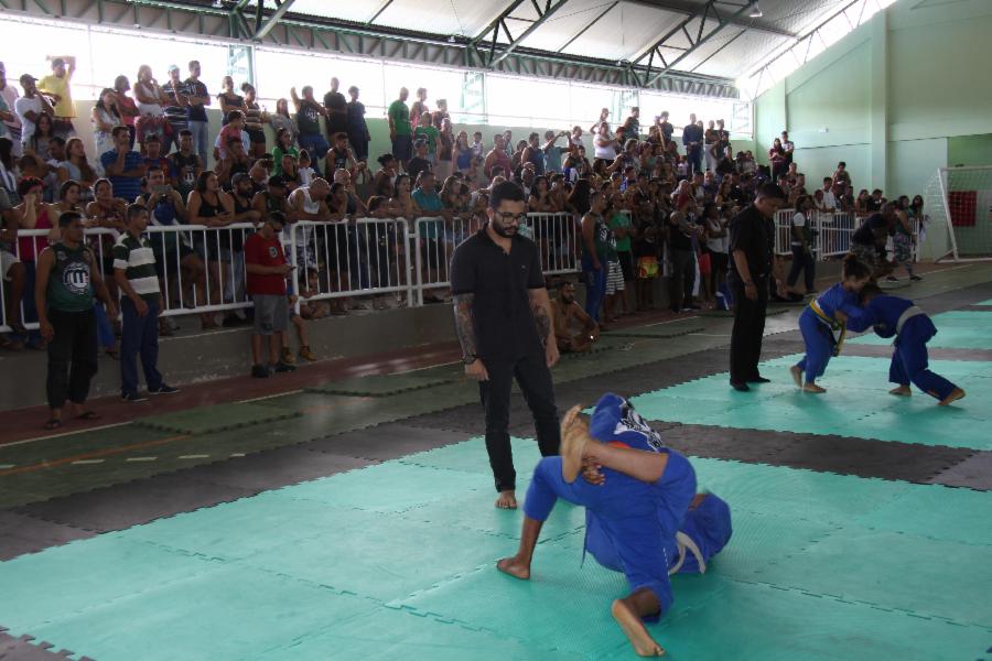 Domingo de jiu-jitsu em Vila Bethânia