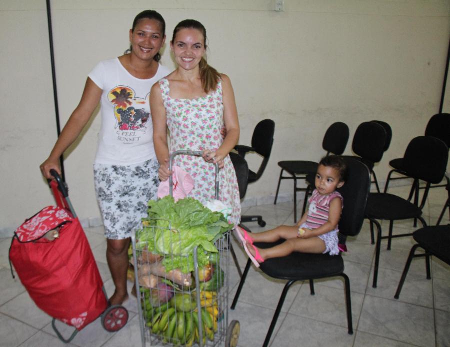 Famílias de Marcílio de Noronha recebem doação de 300 quilos de alimentos