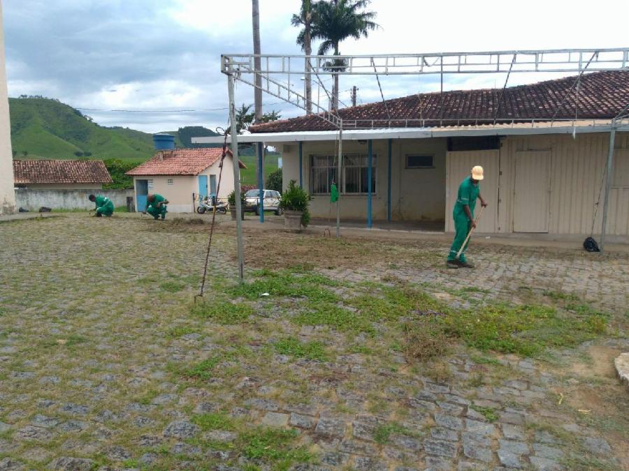 Serviços Urbanos realiza limpeza em Viana Sede