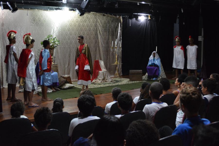 Paixão de Cristo será encenada por alunos no Teatro Municipal
