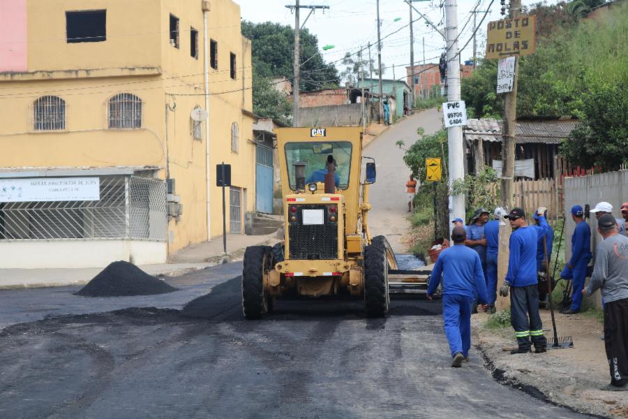 Começa pavimentação asfáltica na Rua Rio de Janeiro em Areinha