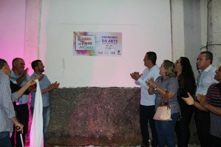 Prefeitura lança 'Bairro de Todas as Cores' com inauguração de escadaria em Industrail