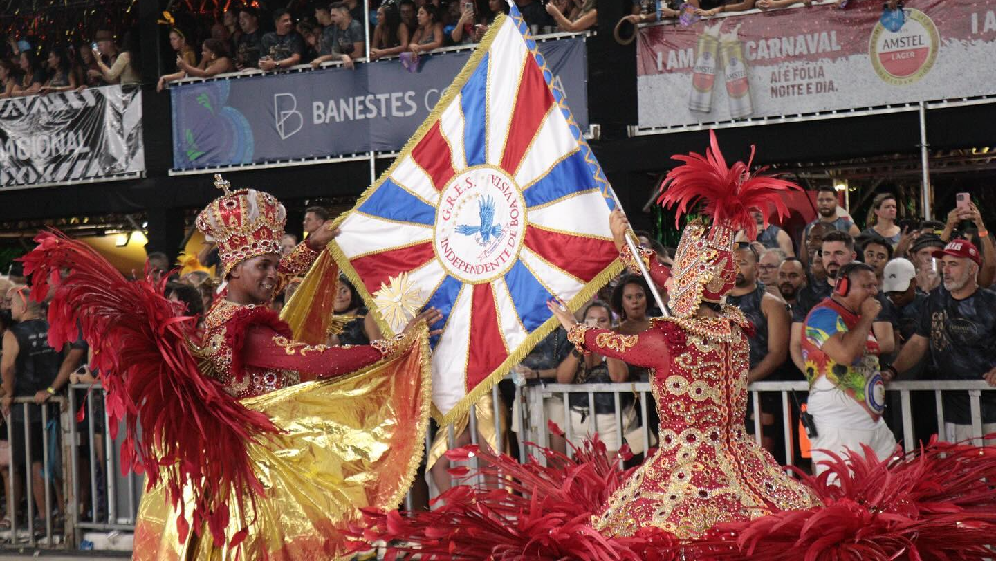 Desfile histórico apresenta belezas, lendas e cultura de Viana no carnaval capixaba