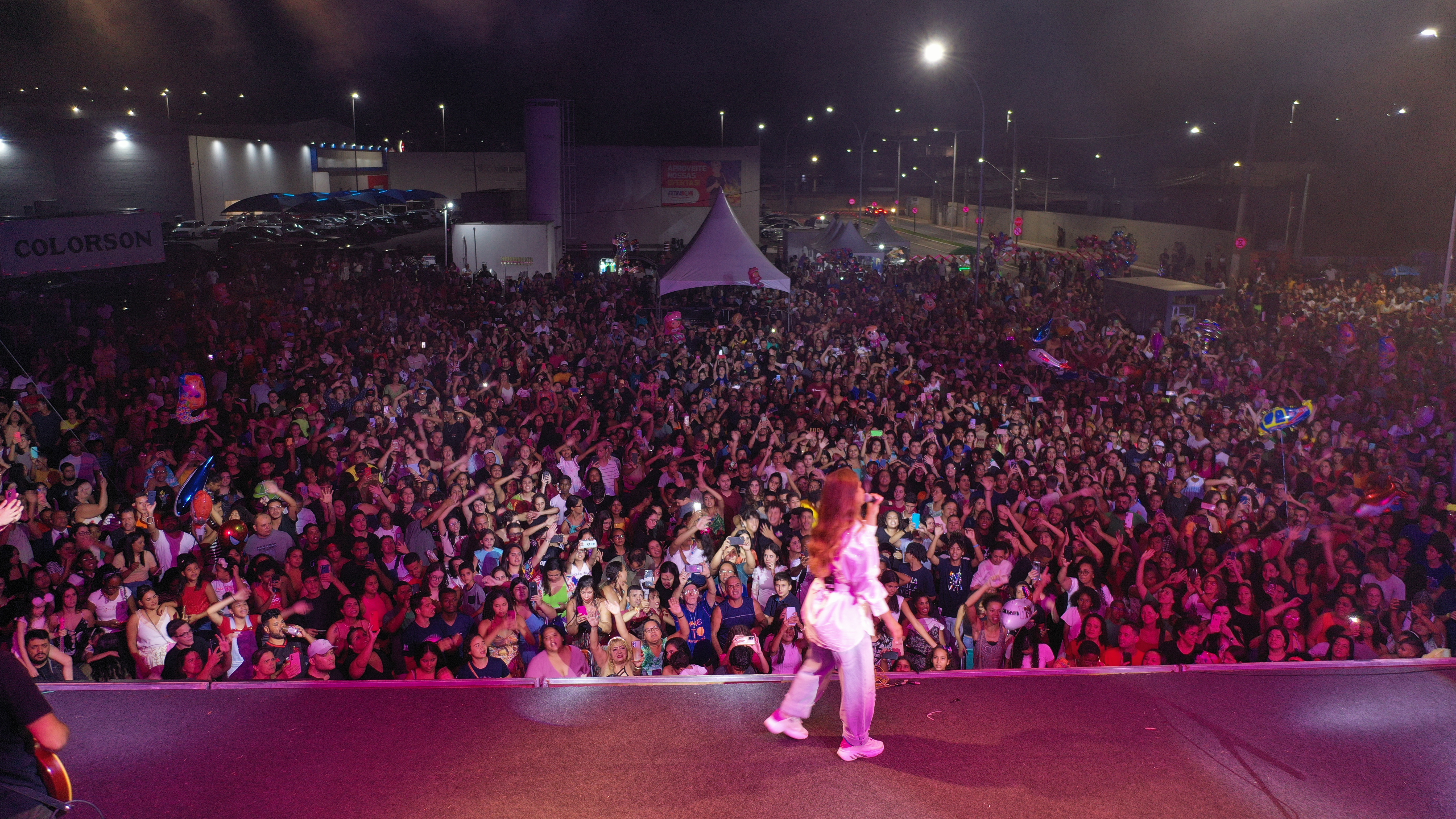 Aviva Viana reúne mais de 10 mil pessoas em uma noite de fé e celebração