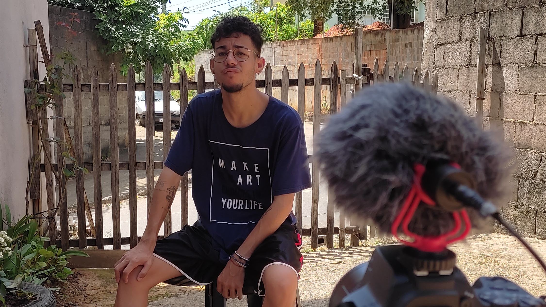 Estudante lança documentário sobre rotina de universitários de Viana em busca de educação