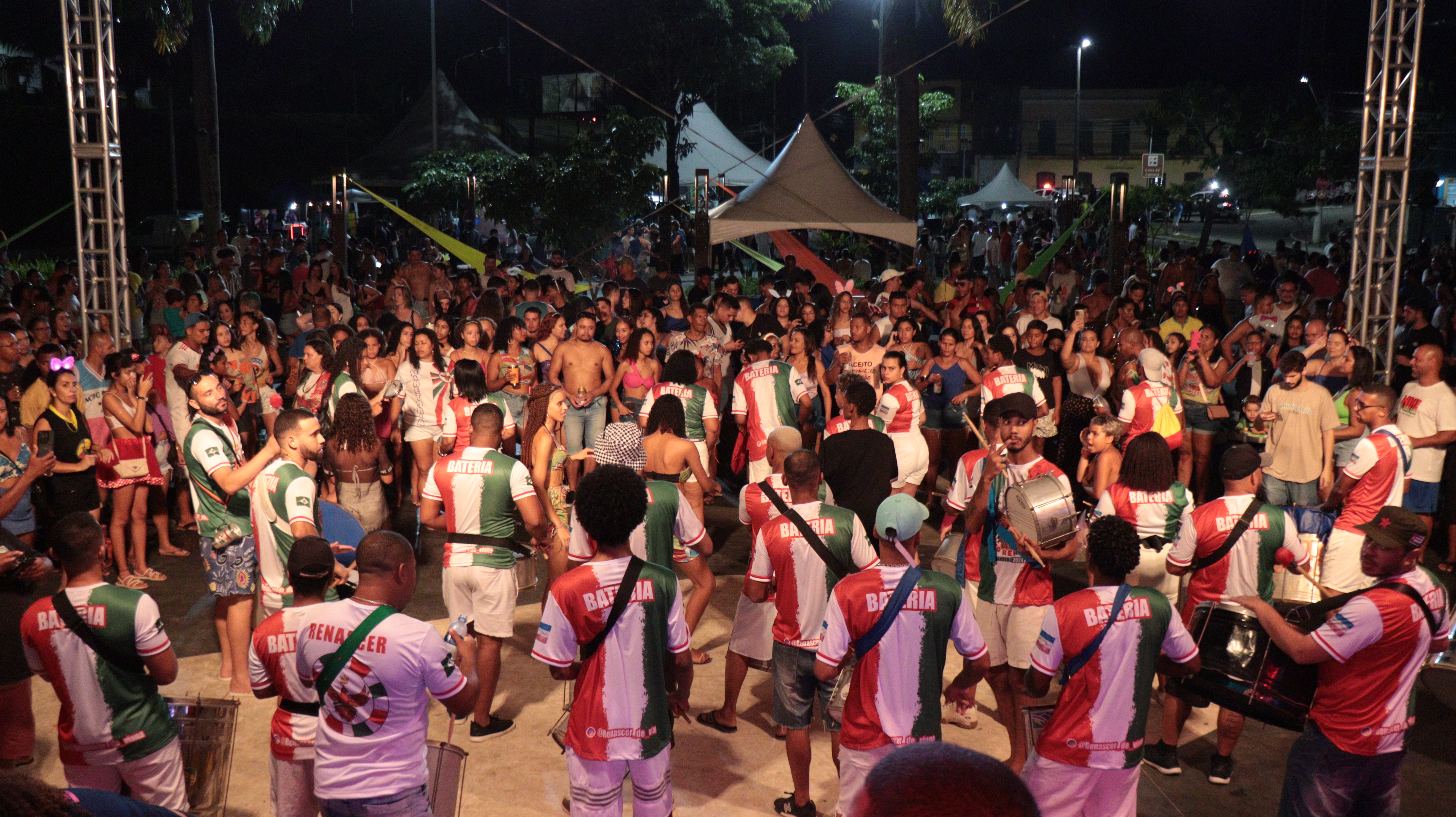 CarnaViana agita mais de 6 mil pessoas com shows e desfiles durante o final de semana