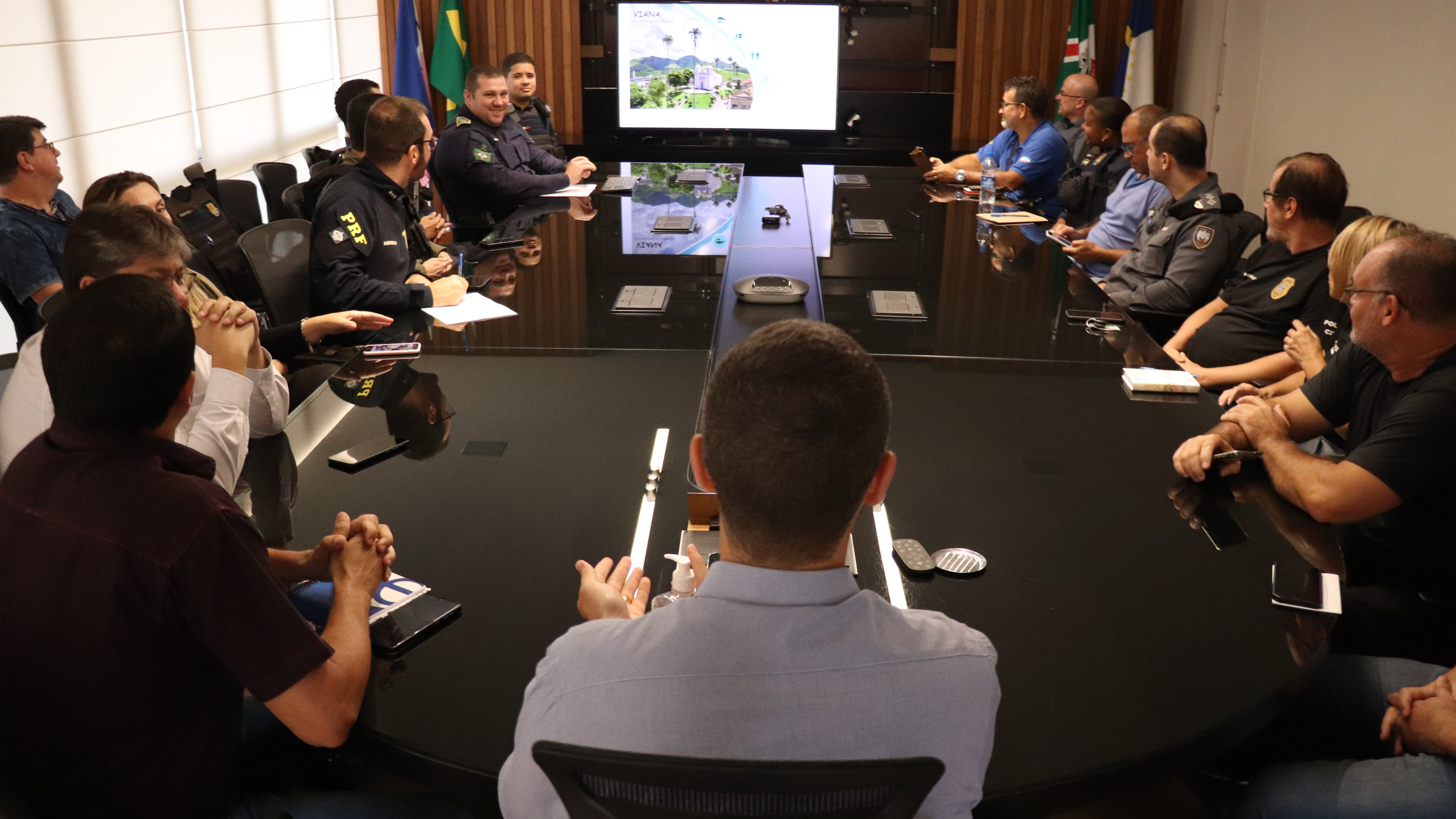 Gabinete de Gestão Integrada apresenta dados da segurança pública e debate ações em Viana