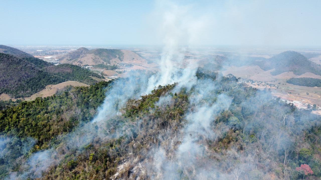 Incêndio atinge área do Parque Natural Municipal Rota das Garças, em Viana