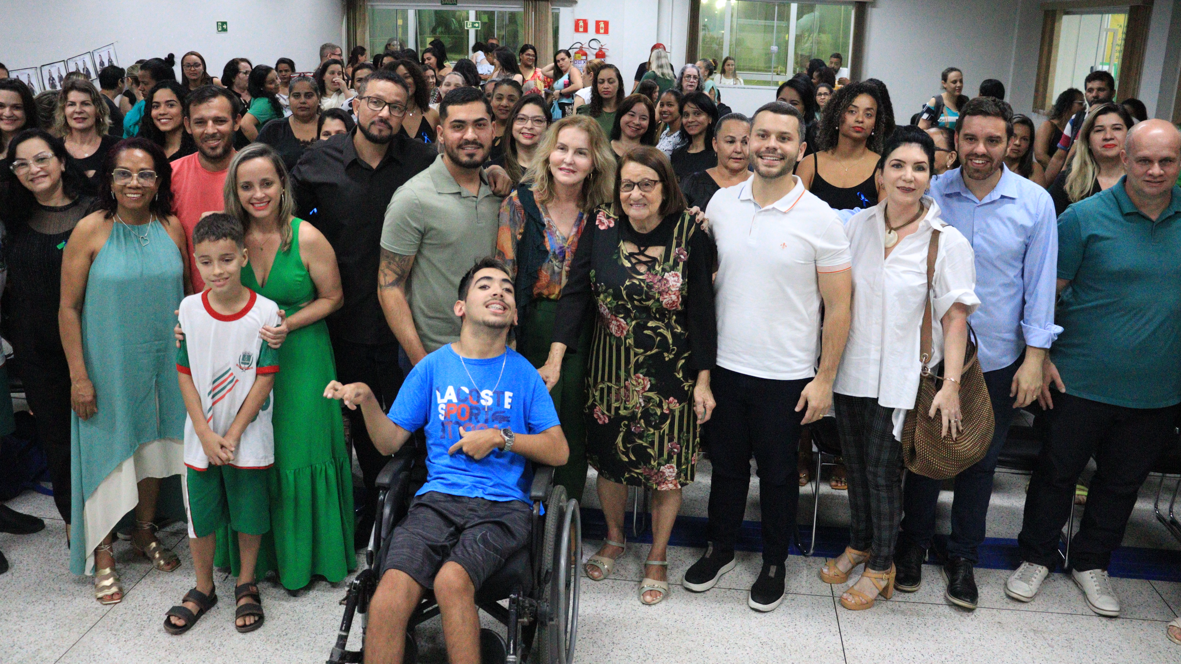 Setembro Verde: Viana inicia ações inclusivas com mostra fotográfica e coral de Libras