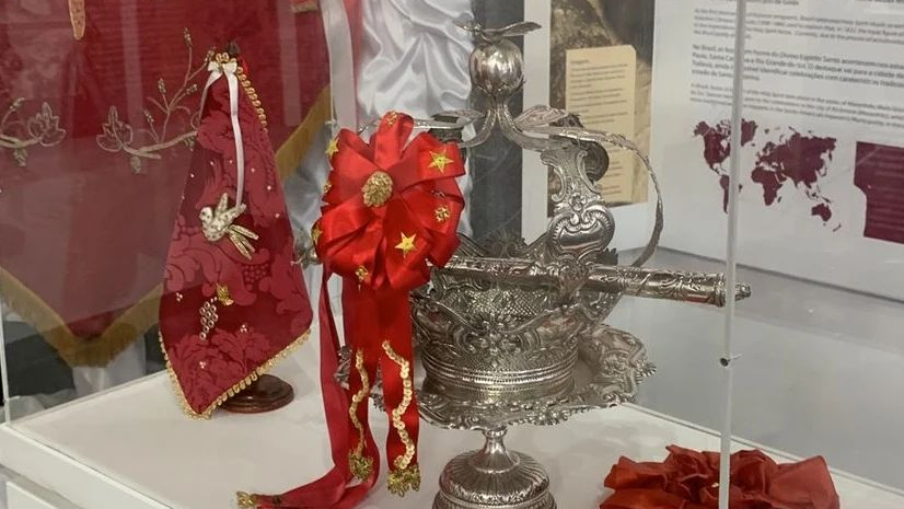 Coroa de Açores exposta no Museu da Emigração Açoriana
