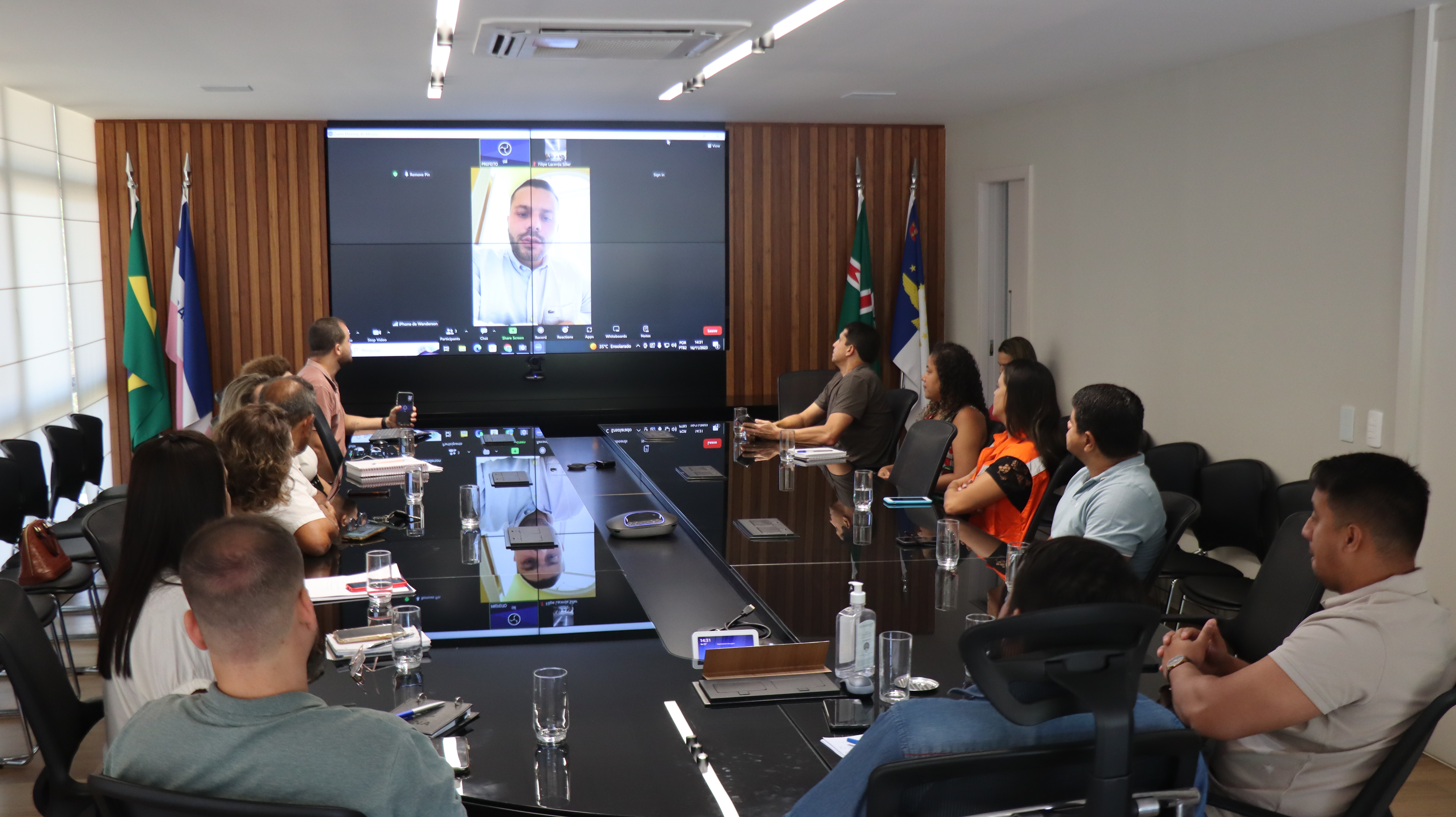 Reunião virtual entre o prefeito Wanderson Bueno e secretários municipais