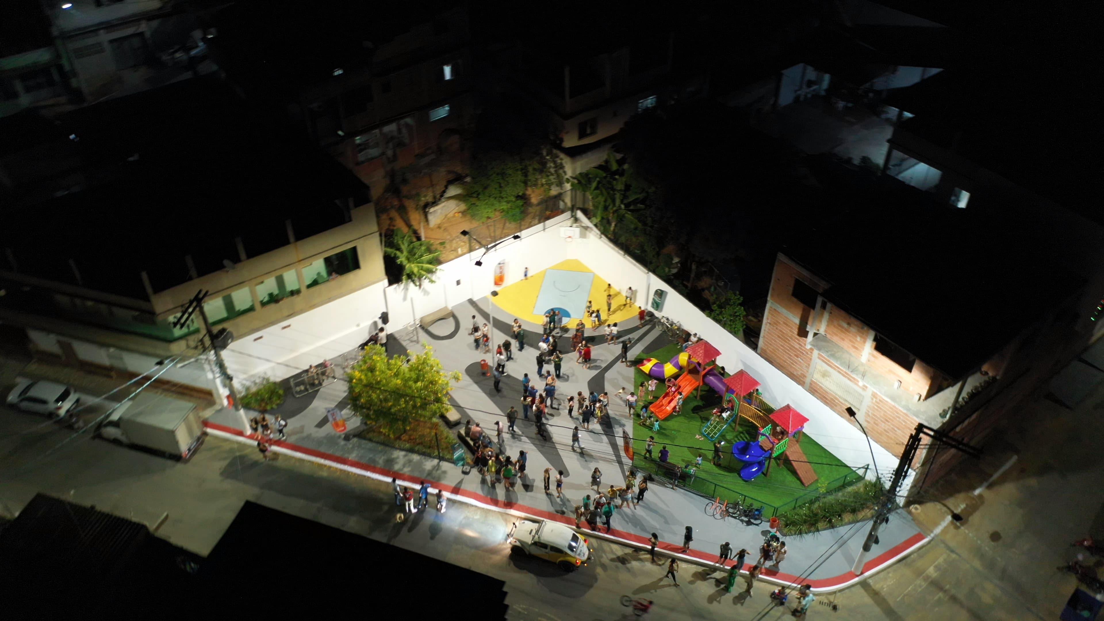 Praça de Industrial é inaugurada e leva nova opção de lazer para a comunidade