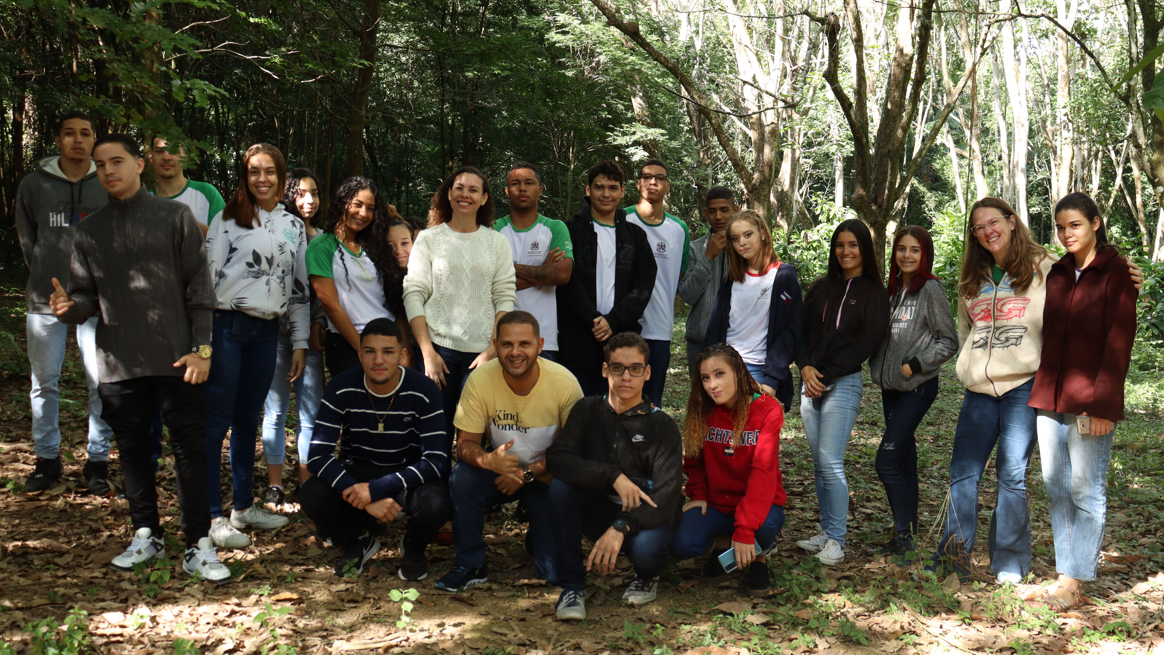 Semana do Meio Ambiente: Alunos de Viana aprendem sobre biodiversidade durante trilha ecológica
