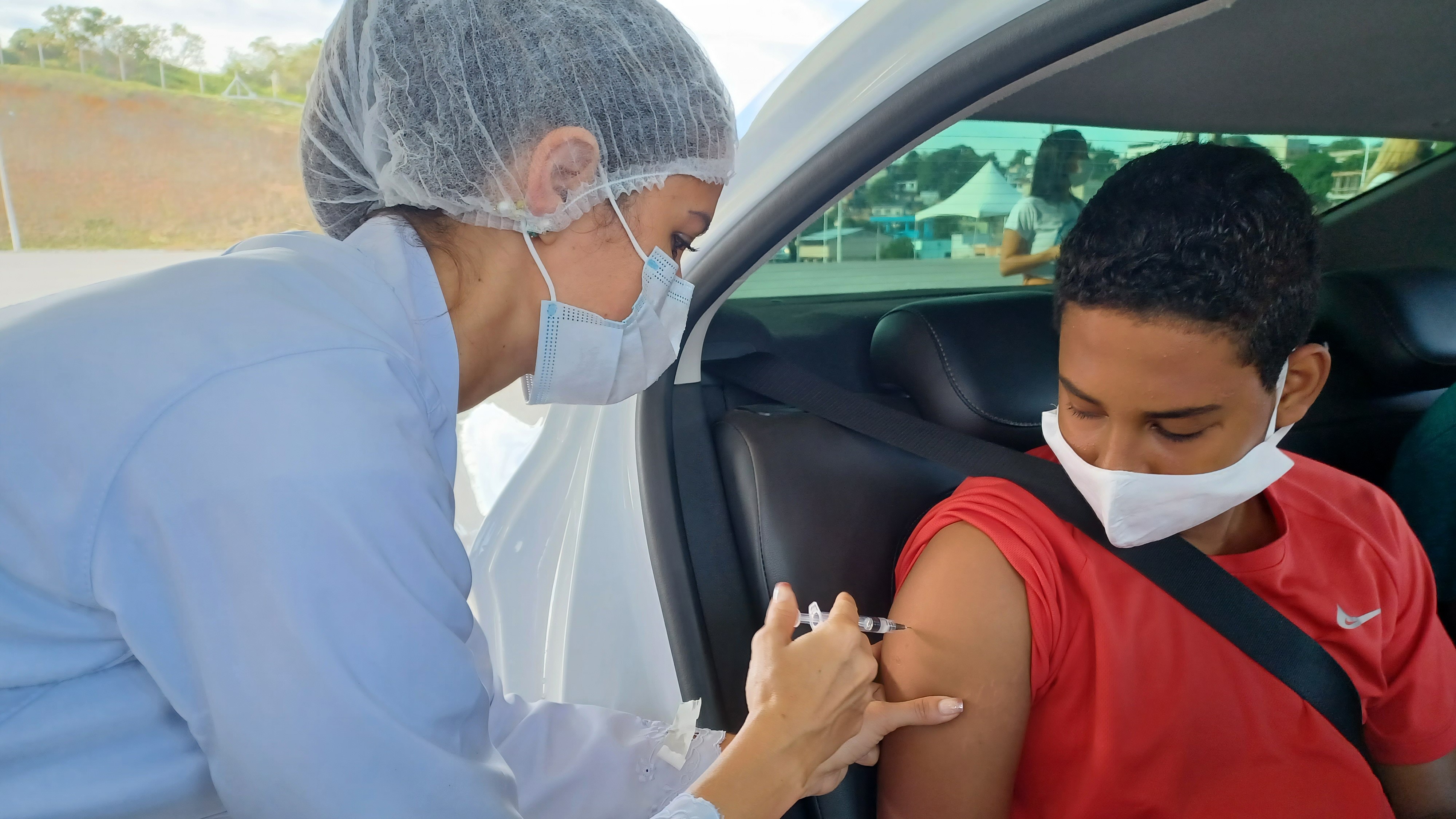 O vianense Victor Machado Zimerinam, de 13 anos, morador de Industrial, foi um dos imunizados contra gripe neste sábado. 